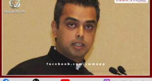 Milind Deora resigned from Congress