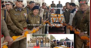 Outgoing DGP Umesh Mishra was given an emotional farewell on his retirement by pulling his car with ropes