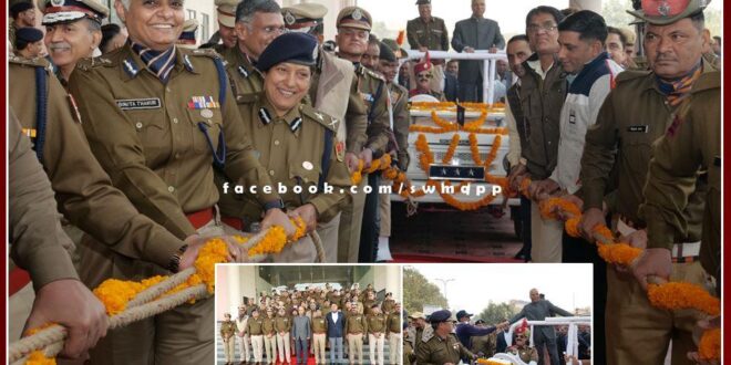 Outgoing DGP Umesh Mishra was given an emotional farewell on his retirement by pulling his car with ropes