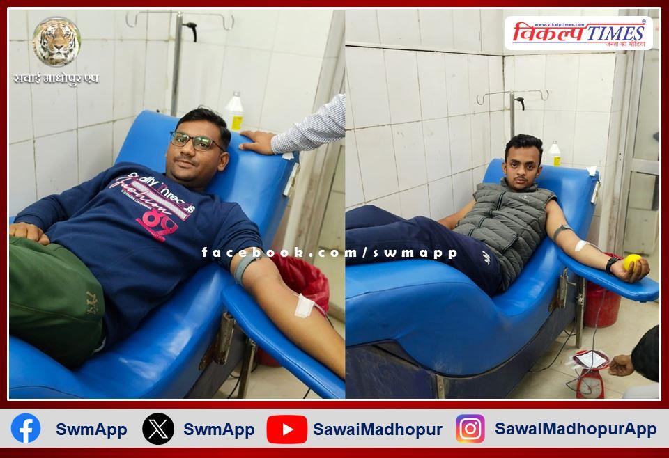 Sonu saved the life of an unknown patient by donating blood for the 20th time and Mukesh for the 16th time