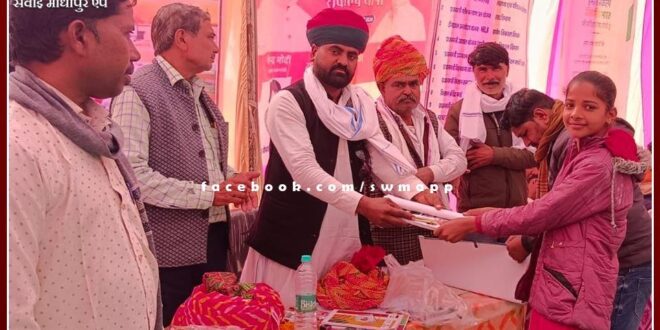 Villagers are getting information about various schemes of Government of India in Vikas Bharat Sankalp Yatra camps