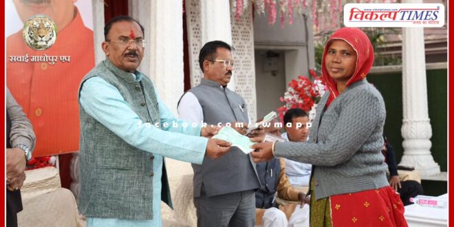 Assembly Speaker distributed amount of more than 5 lakh rupees to 156 people through Vivekanudan
