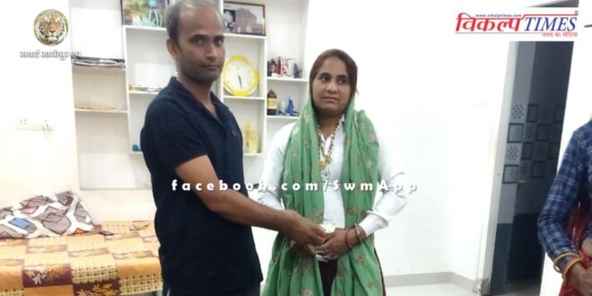 Kamlesh showed honesty, handed over the lost bag to the owner in sawai madhopur
