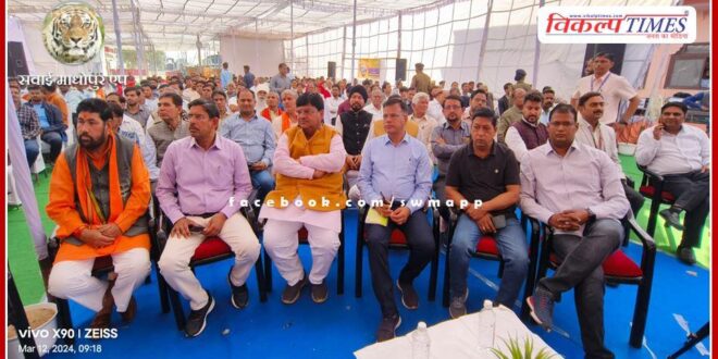 Prime Minister Modi flags off 10 new Vande Bharat trains