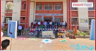 Students gave message of voter awareness by forming human chain