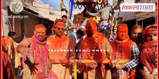 The huge Shri Shyam Nishan Shobha Yatra started from the grain market in the old city