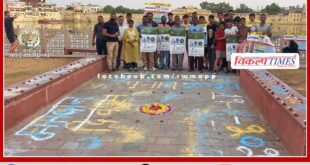 At some places rallies, at some places human chains and at some places rangoli are being inspired to vote.