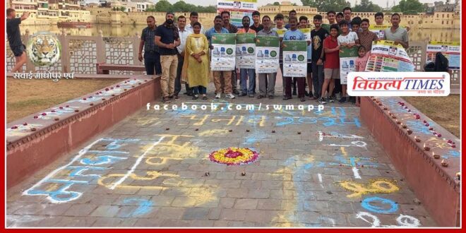 At some places rallies, at some places human chains and at some places rangoli are being inspired to vote.