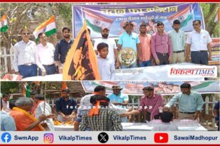 Watan Foundation congratulated Ram devotees participating in Shri Ram Shobha Yatra by showering flowers