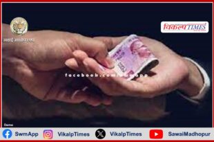 ACB traps constable red handed taking bribe of 15 thousand rupees