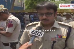 Aam Aadmi Party leaders were stopped outside the office - Delhi Police