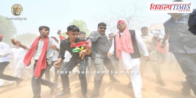 Akhilesh Yadav reached the polling booth