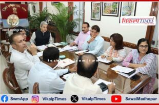 All Divisional Commissioners and District Collectors should dispose of pending cases on priority - Chief Secretary