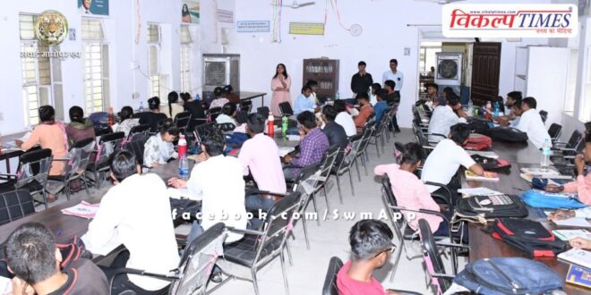 Assistant Professor Dr. Suman Bharti Meena gave information related to employment-oriented education to the participants.