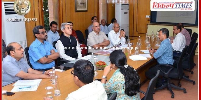 Chief Secretary Sudhansh Pant reviewed the progress of rural development works