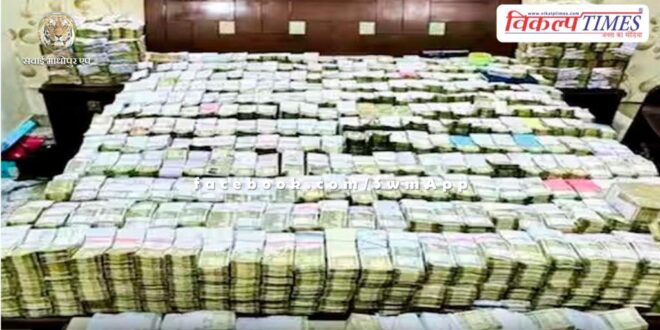 Income Tax finds Rs 30 crore cash in raid at shoe trader's house in agra uttar pradesh
