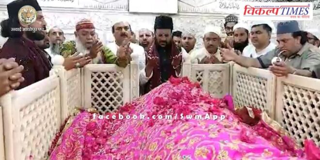 Muslims offered chadar at the Dargah with the prayer that Narendra Modi should become PM again