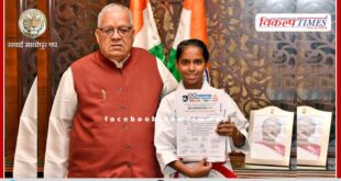 National Open Karate Championship gold medalist Juhi Prajapati met the Governor