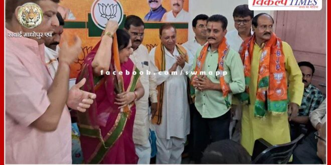 Shock to Congress in MP, four big leaders including Congress District Vice President joined BJP
