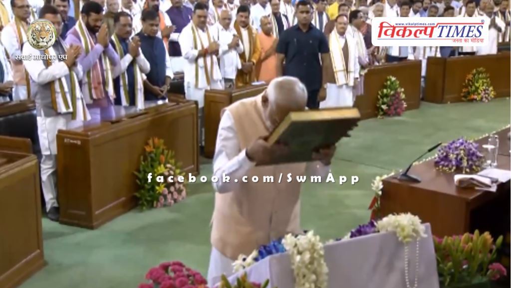 Narendra Modi reached Central Hall, bowed to the Constitution, NDA meeting started