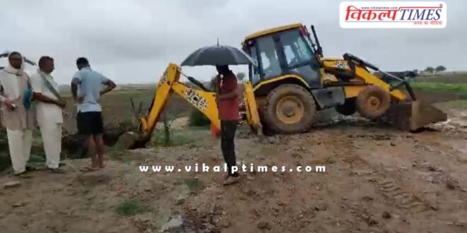 Encroachment removed from government road in malarna dungar sawai madhopur