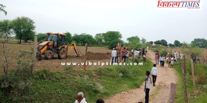 Encroachment removed on both sides of government road in malarna dungar sawai madhopur