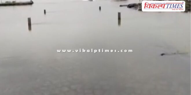 Water level is continuously increasing on Jharer culvert of Chambal river Kota