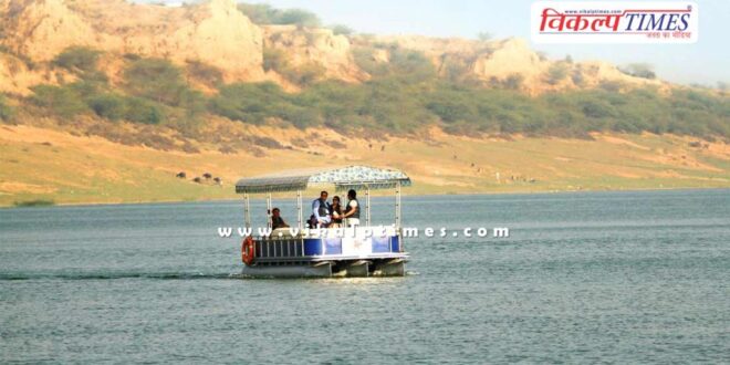 With the tourist season coming to an end in Ranthambore, boating also stopped in Palighat.