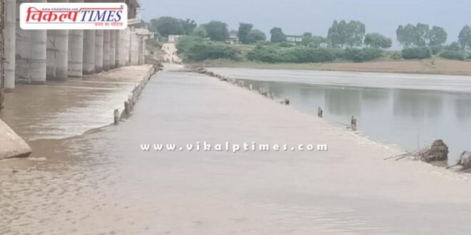 About 8 feet of water running on the bridge of Parvati river kota