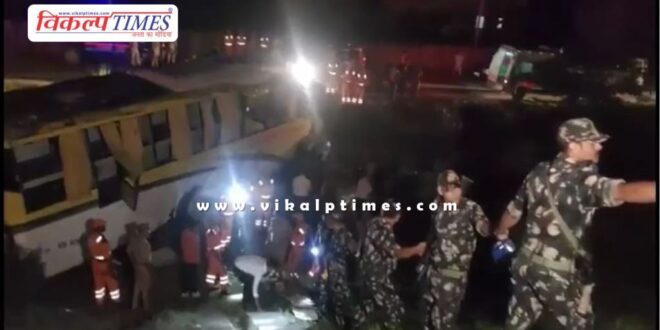 Agra-Lucknow Expressway Incident Car bus Accident News 4 Aug 2024