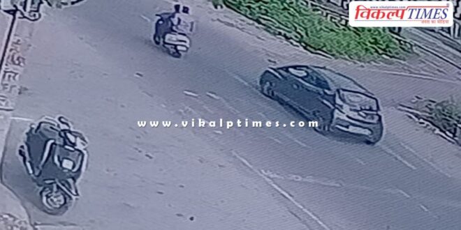 Car hits bike, youths legs fractured in kota