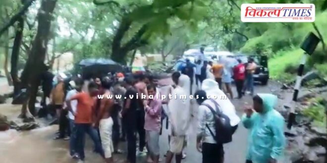 Devotees trapped in forest due to heavy rain in ranthambore sawai madhopur