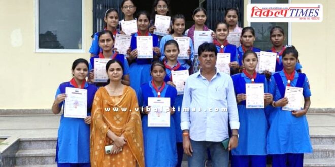 Governor awarded certificate given to Rani Laxmibai team in sawai madhopur