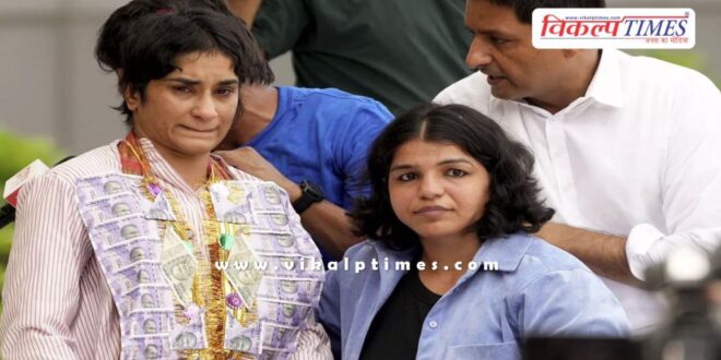 Wrestler Vinesh phogat reached india