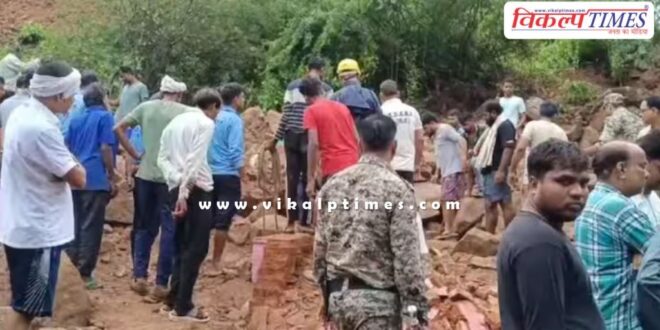 400 years old wall collapse in Datia Madhya Pradesh