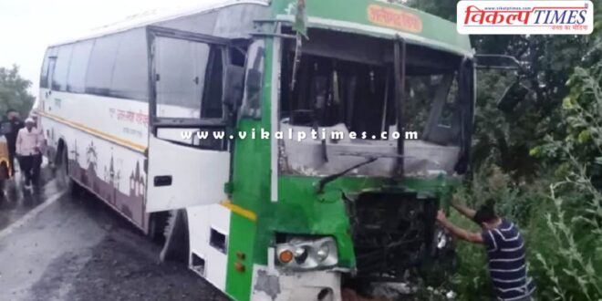 Road accident in Hathras UP
