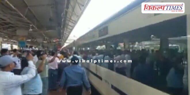 Vande Bharat runs on first trip from Kota station to Agra