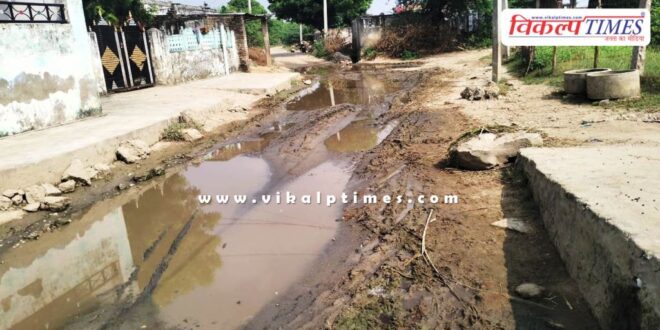 Villagers upset due to drain not being cleaned in bonli sawai madhopur