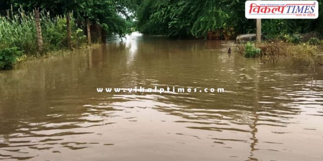 Villagers upset due to sewerage water filling the village road in sawai madhopur
