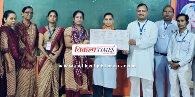 Yashi Sharma honored for winning gold medal in sawai madhopur