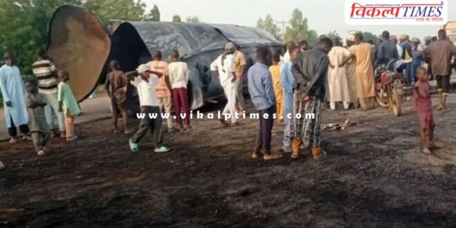 Tanker filled with oil overturned in Nigeria