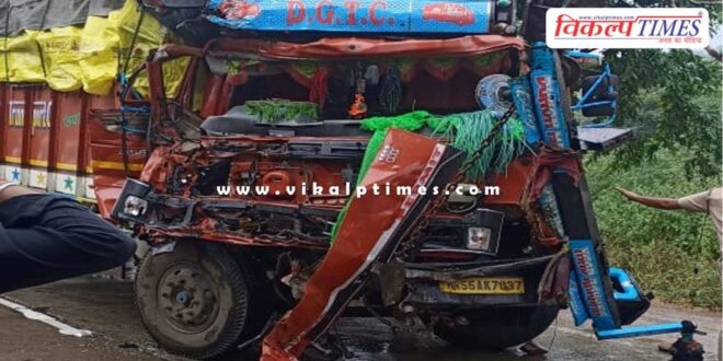 collision between two trucks in dara kota