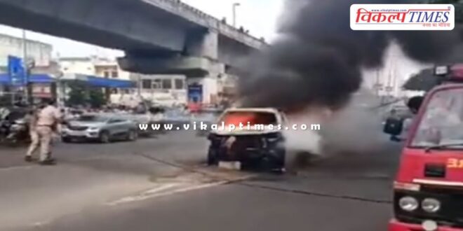 moving car collided with a divider in jaipur