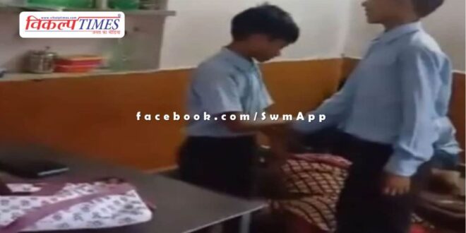 teacher gets her feet massaged by students apo in jaipur
