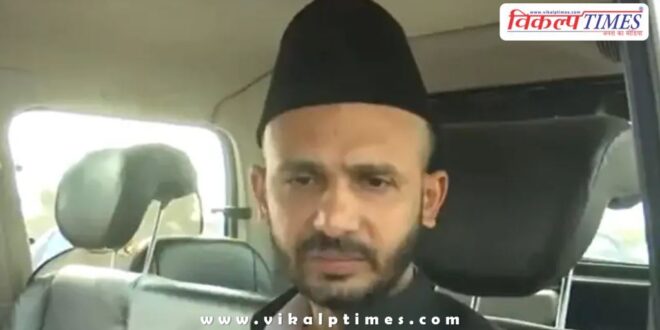MP Ziaur Rahman Barq, who was on his way to Sambal, stopped at Delhi UP border