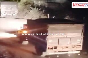 gravel transportation taking place in front of Mitrapura police station Sawai madhopur