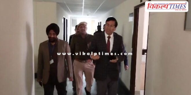 Notice to 9 officers or employees for coming late in office in jaipur