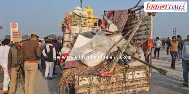 Truck hits the vehicle of devotees returning from Kumbh