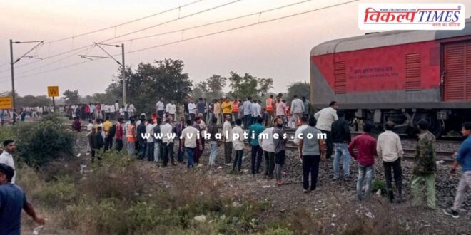 pushpak express train accident jalgaon maharashtra news 23 Jan 25