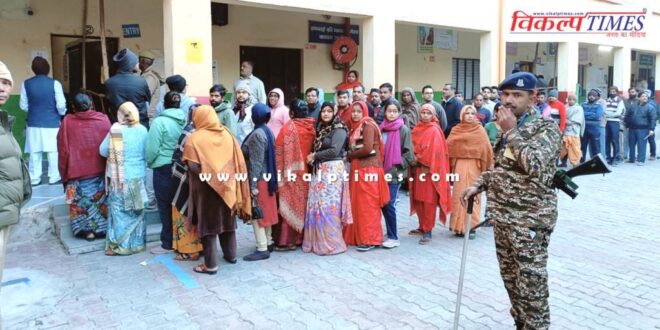 46.4 percent voting took place till 3 pm in Delhi